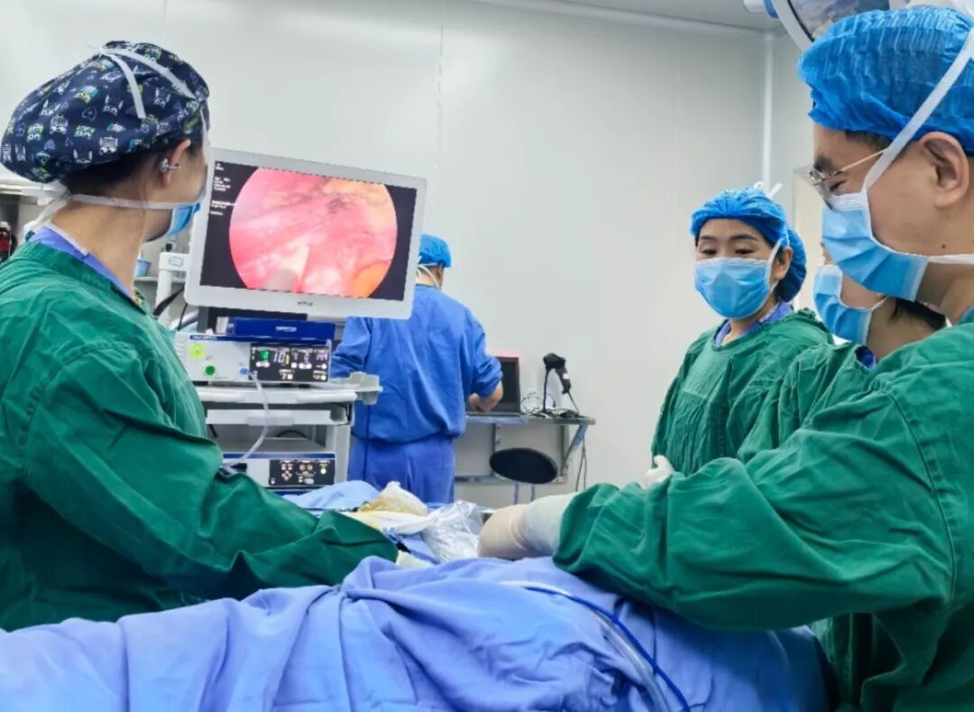 【迪庆首例】我院成功完成迪庆州首例腔镜辅助下乳腺癌根治并乳房重建术