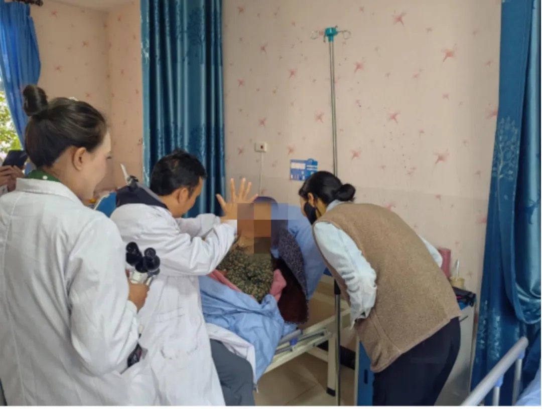 迪庆州人民医院眼科团队为三坝乡患者点亮“视”界